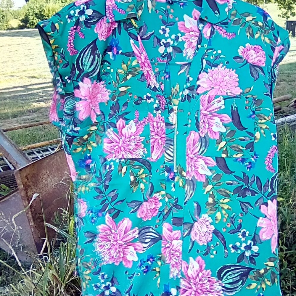 Express Short Sleeve Floral Shirt Turquoise NWOT Size Medium